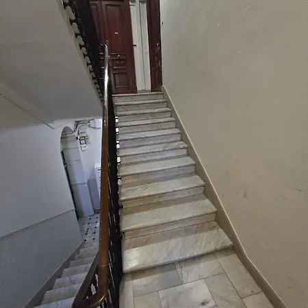 On Rue De France 4
