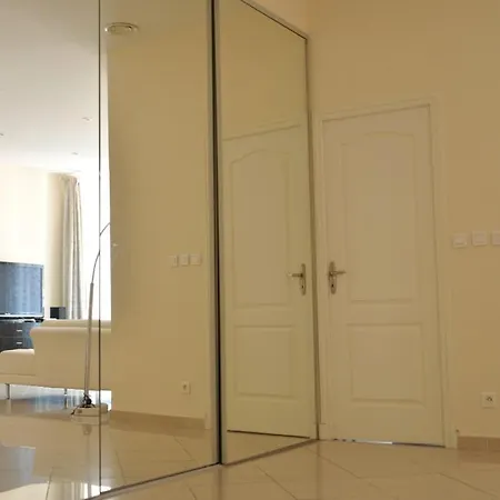 On Rue De France 4 * Nicea