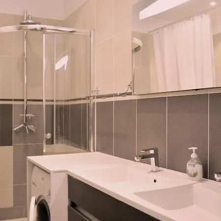 On Rue De France 4 Nicea