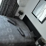 On Rue De France 4 Apartment *
